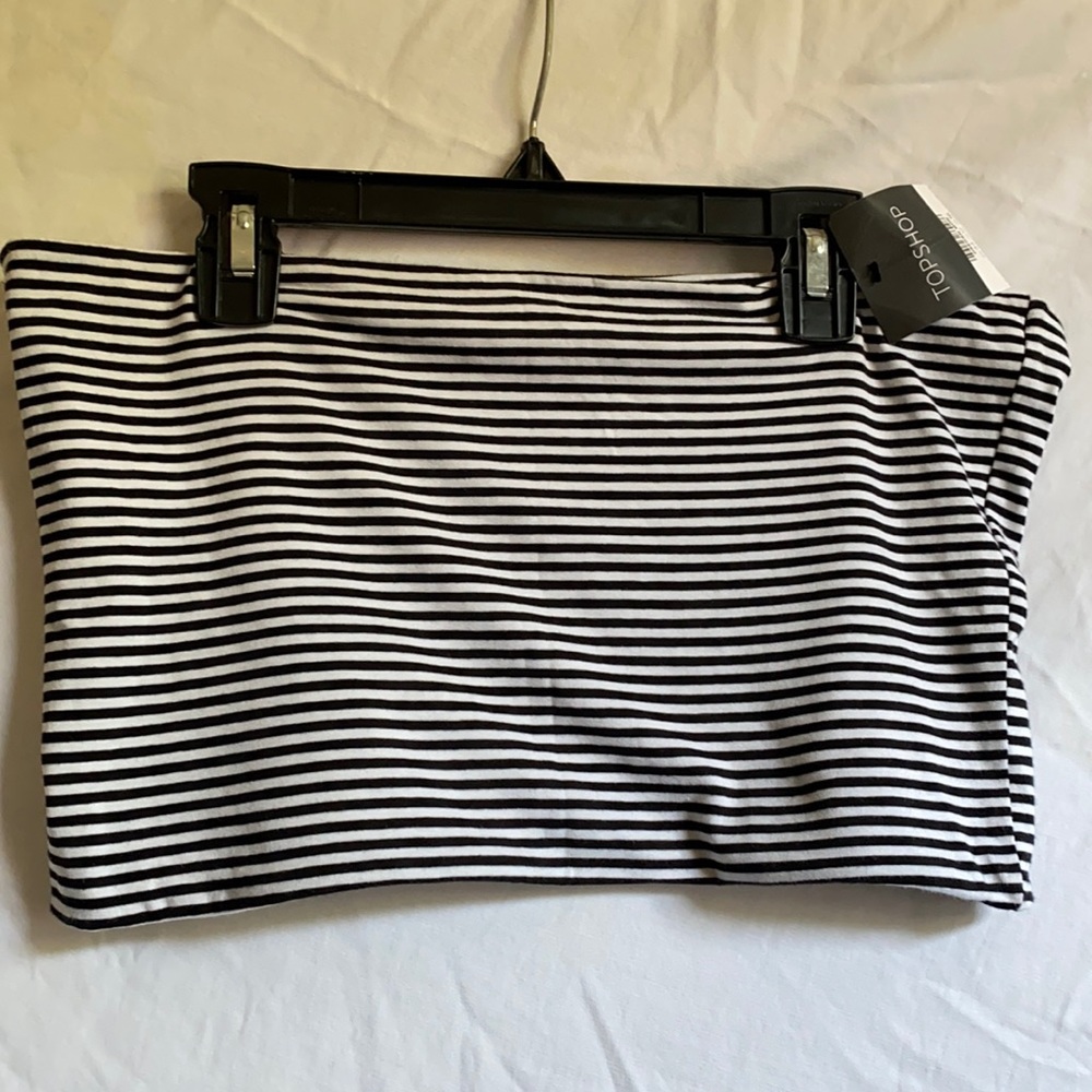 Strapless black and white crop top